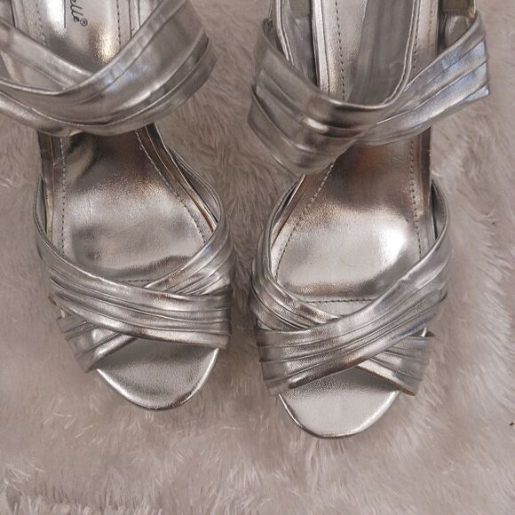 Ann Michelle hustler silver heels size 8.5 - Picture 2 of 9